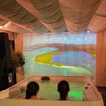 Le Jacuzzi De Marie Ll Apartment Tourcoing Bagian luar foto